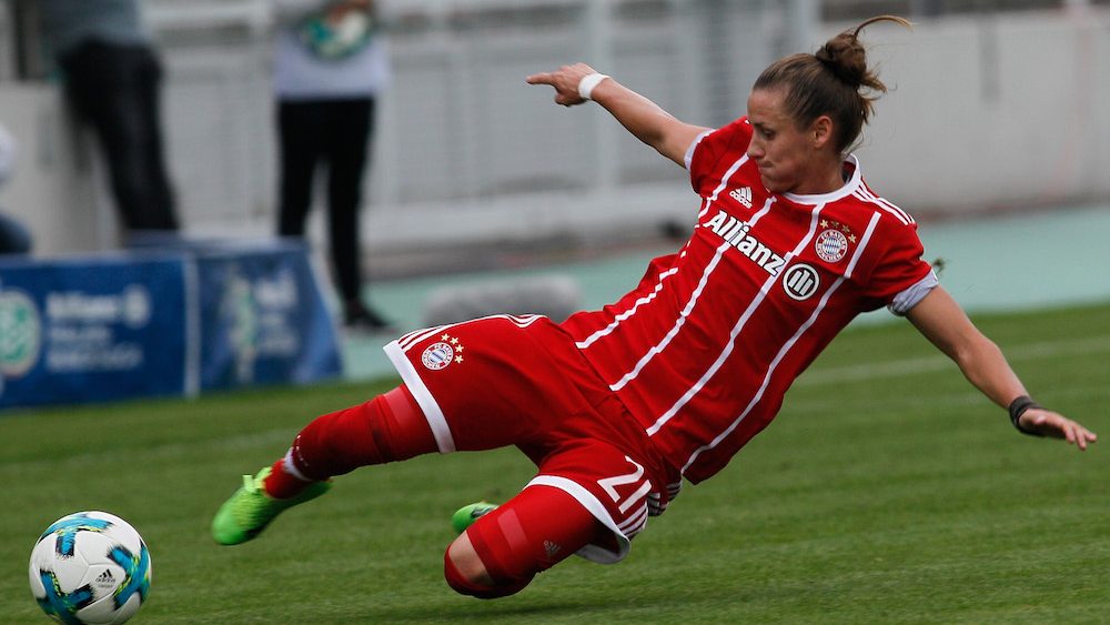 MUNICH, GERMANY - SEPTEMBER 9: Simone Laudehr of Bayern Muenchen in action during the women Bundesliga match between Bayern Muenchen and SC Freiburg at Stadion an der Gruenwalder Strasse on September 9, 2017 in Munich, Germany (Photo by Mark Wieland/Getty Images)